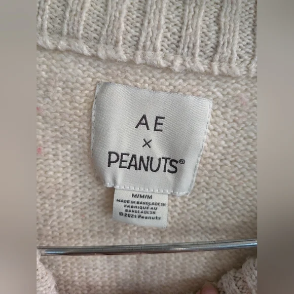 American Eagle X PEANUTS Snoopy Collab Cream and Red Crew Neck Sweater M - Picture 4 of 6